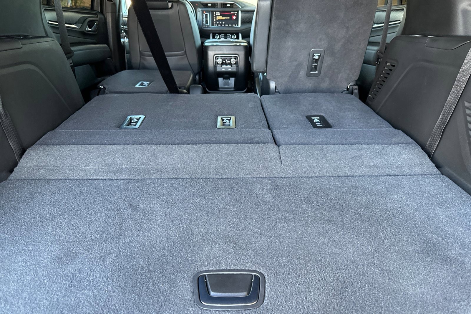 2024 GMC Yukon Denali - Photo 17