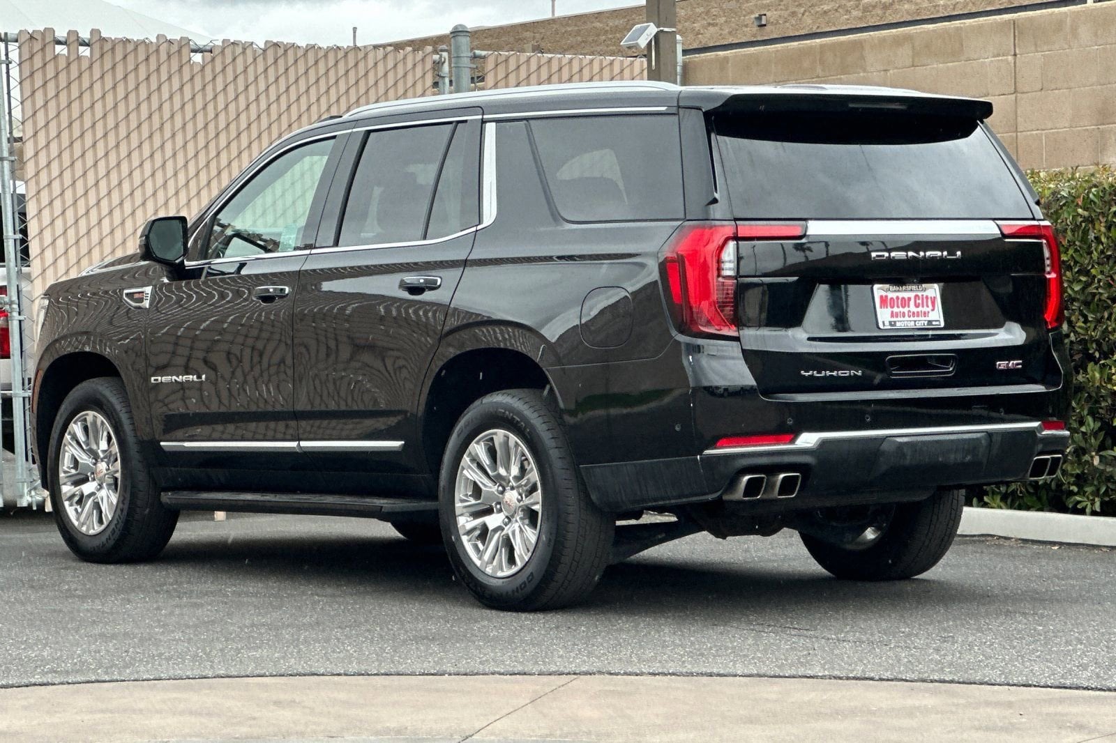 2025 GMC Yukon Denali photo 5