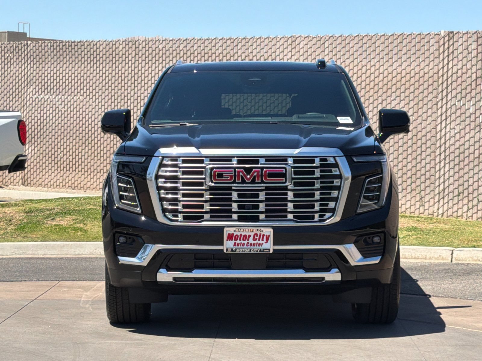2026 GMC Yukon XL Denali - Photo 8