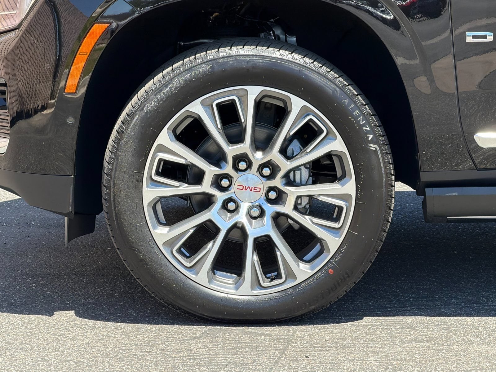 2026 GMC Yukon XL Denali - Photo 25