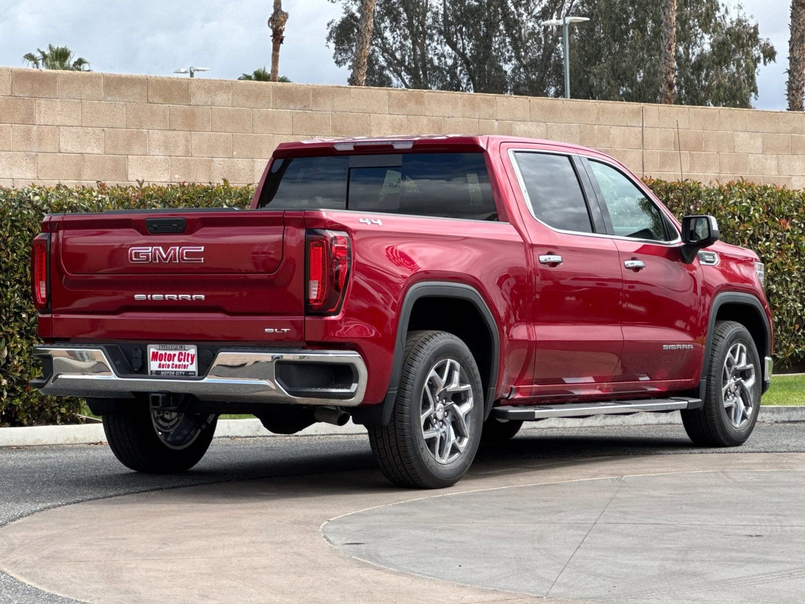2026 GMC Sierra 1500 SLT photo 2