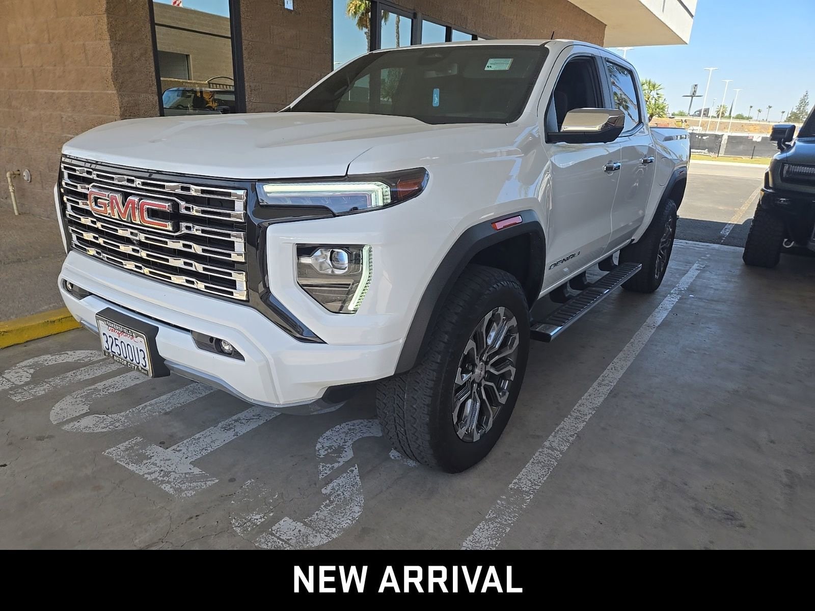 2023 GMC Canyon 4WD Denali Crew Cab Short Box's photo