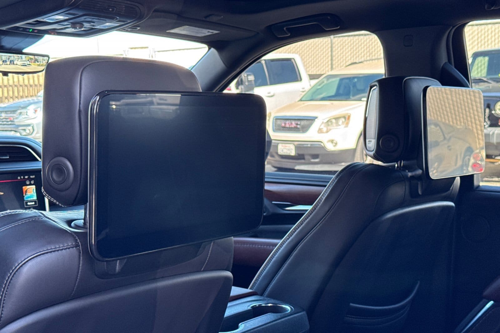 2023 GMC Yukon Denali Ultimate - Photo 16