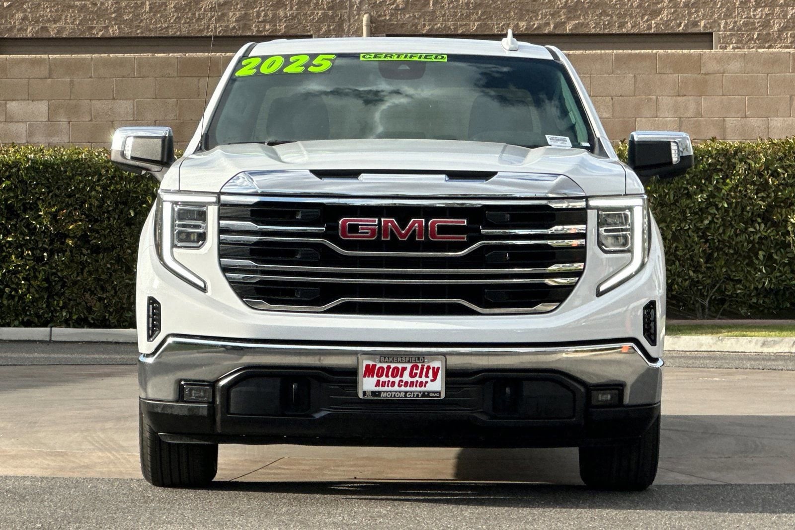 2025 GMC Sierra 1500 SLT - Photo 9