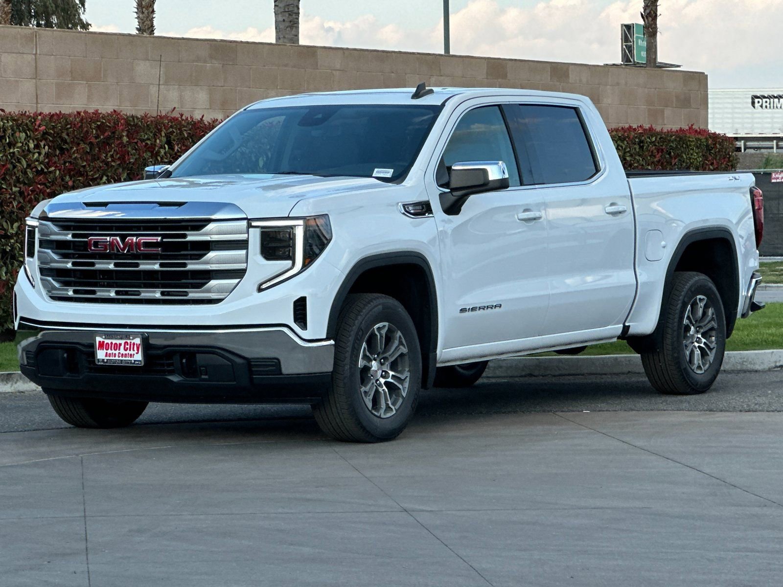 2026 GMC Sierra 1500 SLE photo 6
