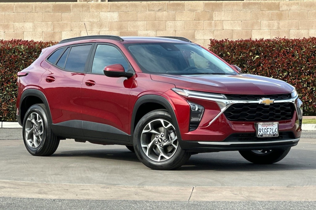Certified 2025 Chevrolet Trax LT SUV