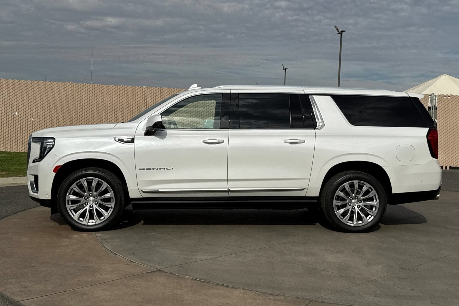 2024 GMC Yukon XL Denali - Photo 7