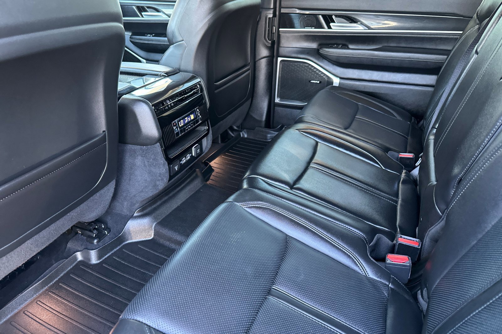 2022 Jeep Wagoneer Series I - Photo 13