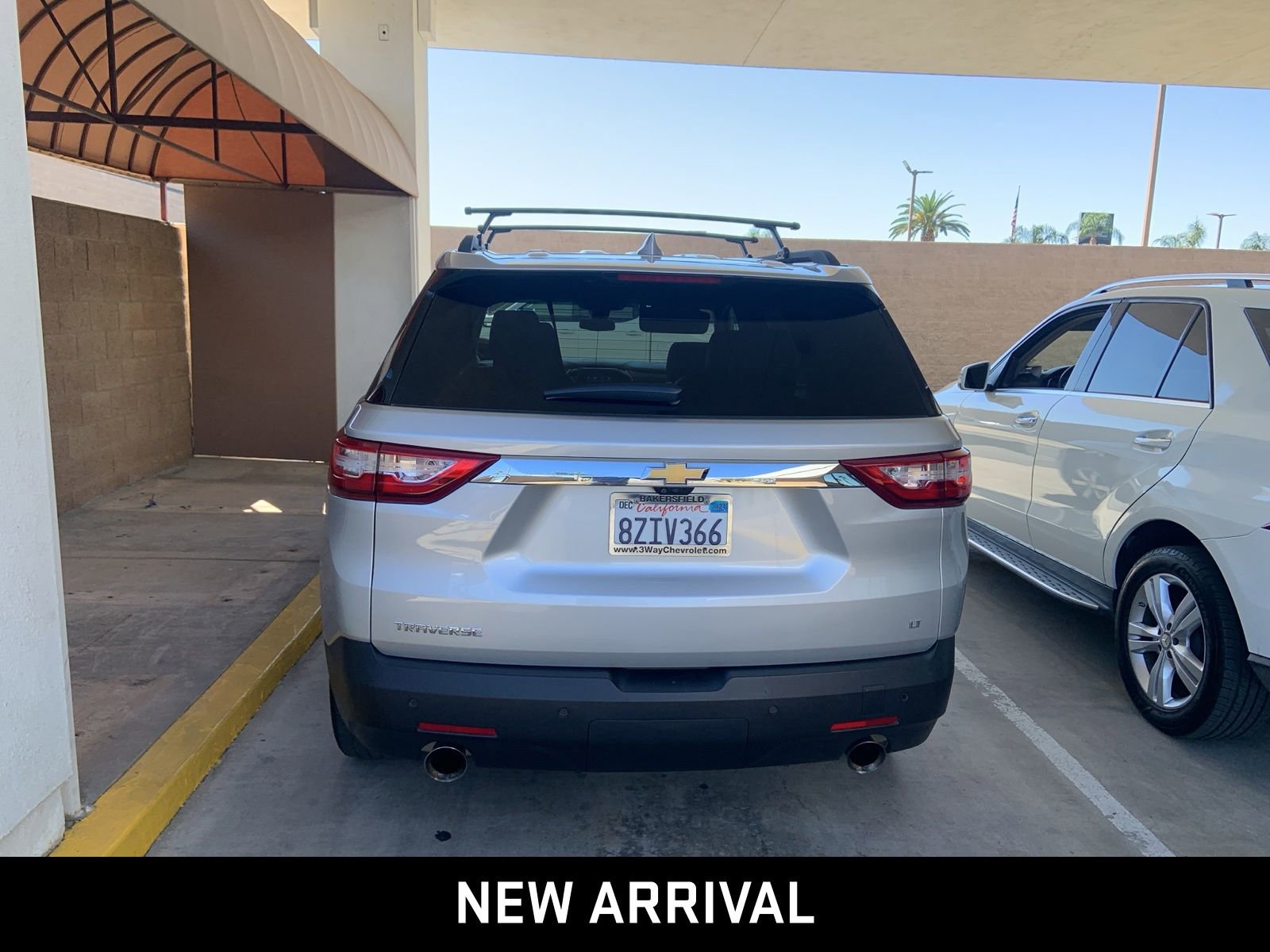 2021 Chevrolet Traverse Leather photo 2