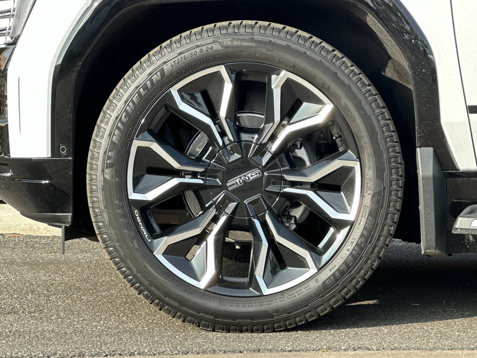 2025 GMC Sierra EV Denali - Photo 23