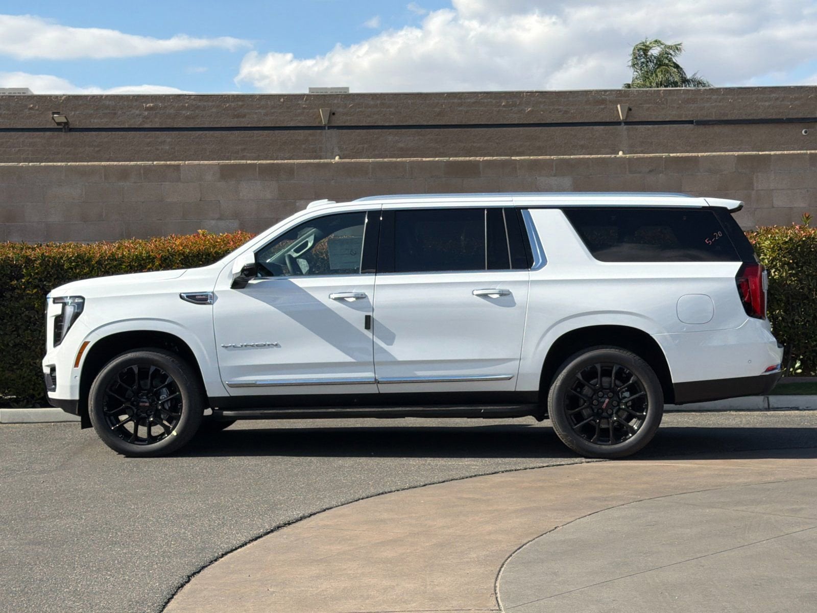 2026 GMC Yukon XL Elevation - Photo 6