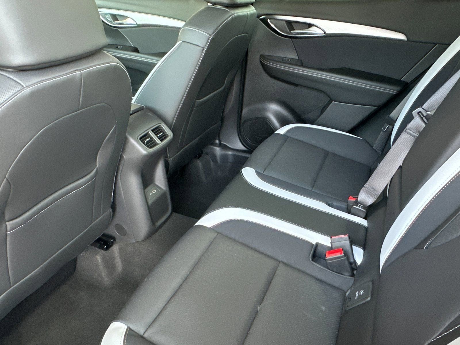 2025 Buick Envision Sport Touring - Photo 11