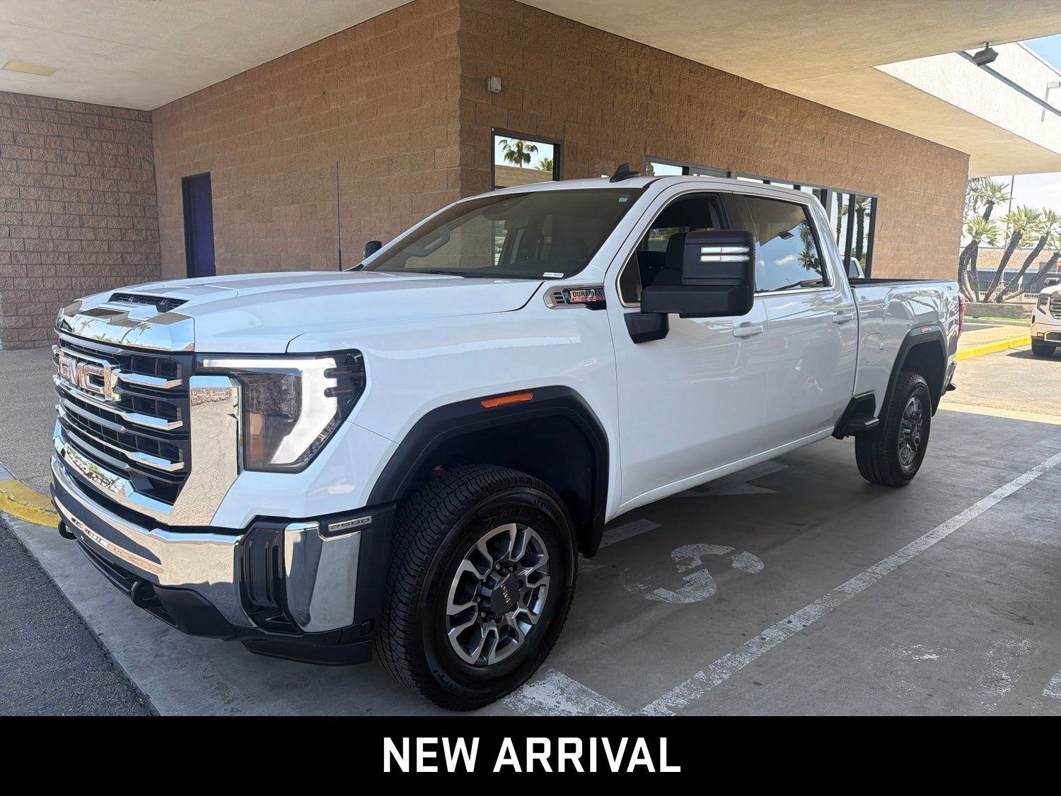 2025 GMC Sierra 4WD Crew Cab Standard Box SLE's photo