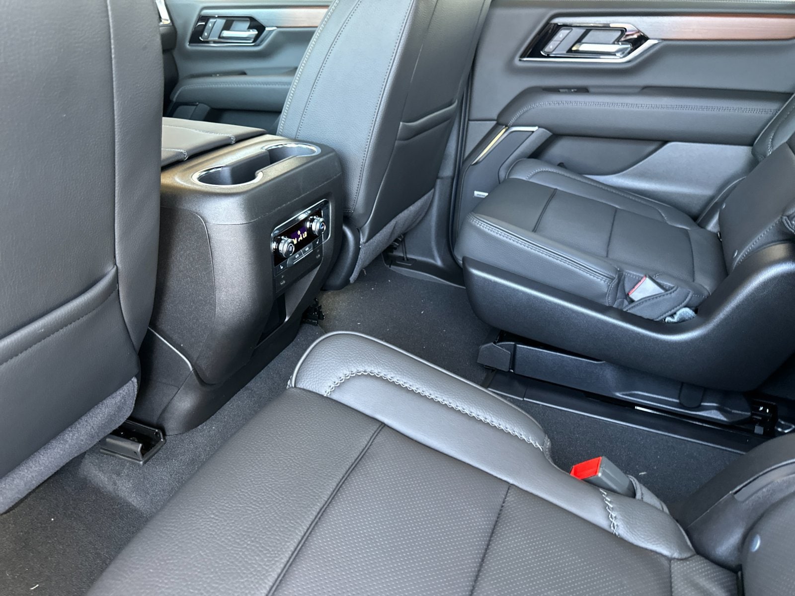 2027 GMC Yukon XL Denali - Photo 11