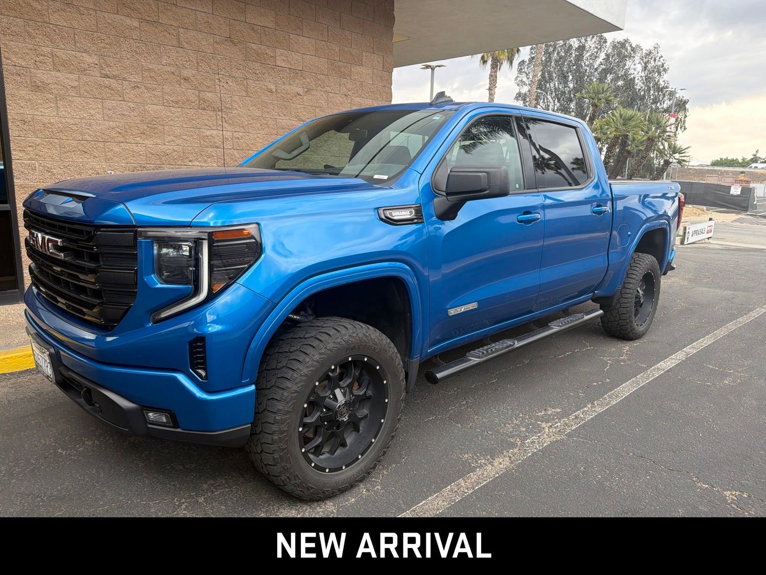 2023 GMC Sierra 4WD Crew Cab Short Box Elevation's photo