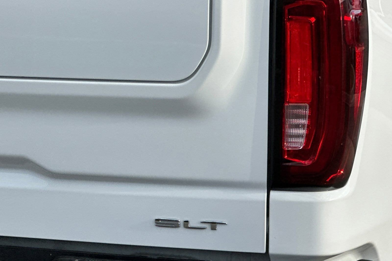 2025 GMC Sierra 1500 SLT - Photo 28