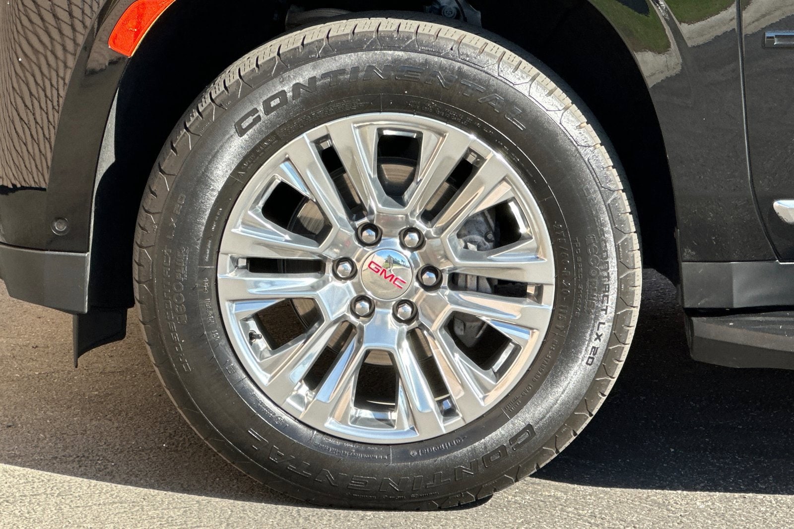 2024 GMC Yukon Denali - Photo 28