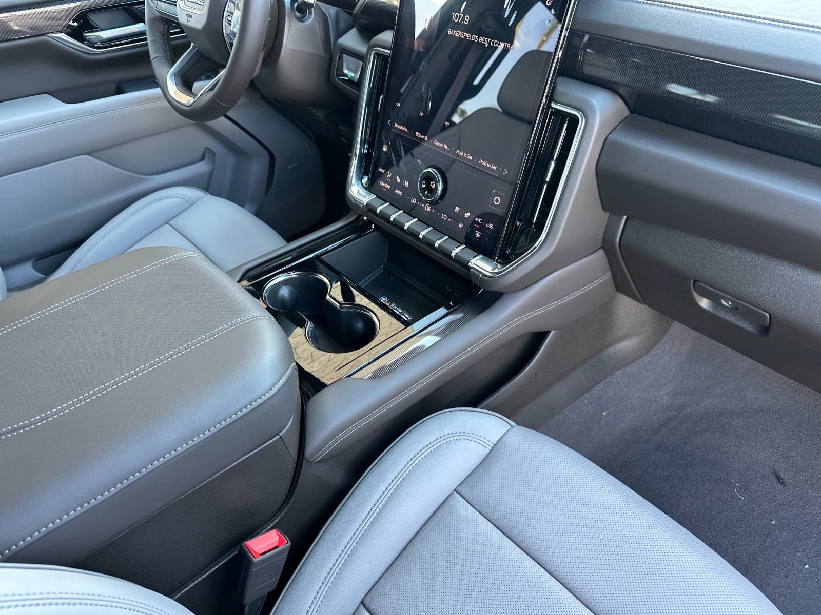 2026 GMC Yukon XL Elevation - Photo 17