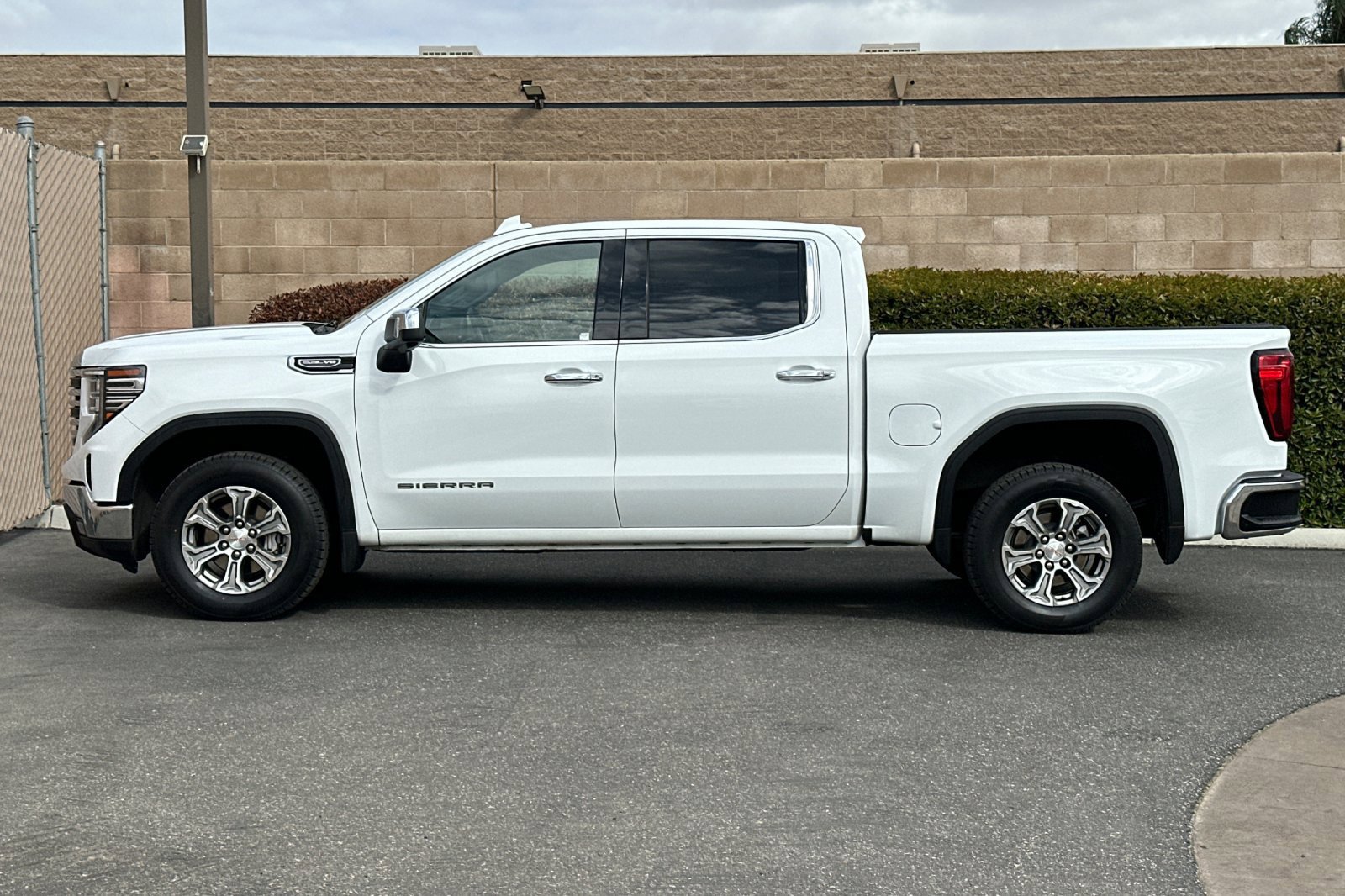 2025 GMC Sierra 1500 SLT - Photo 7