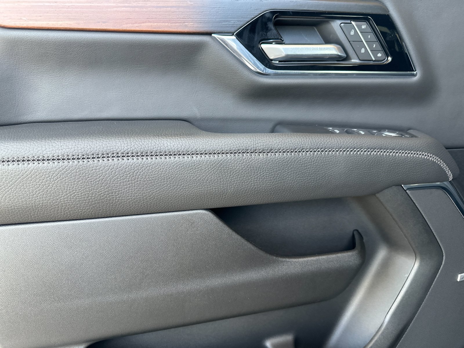 2027 GMC Yukon XL Denali - Photo 10