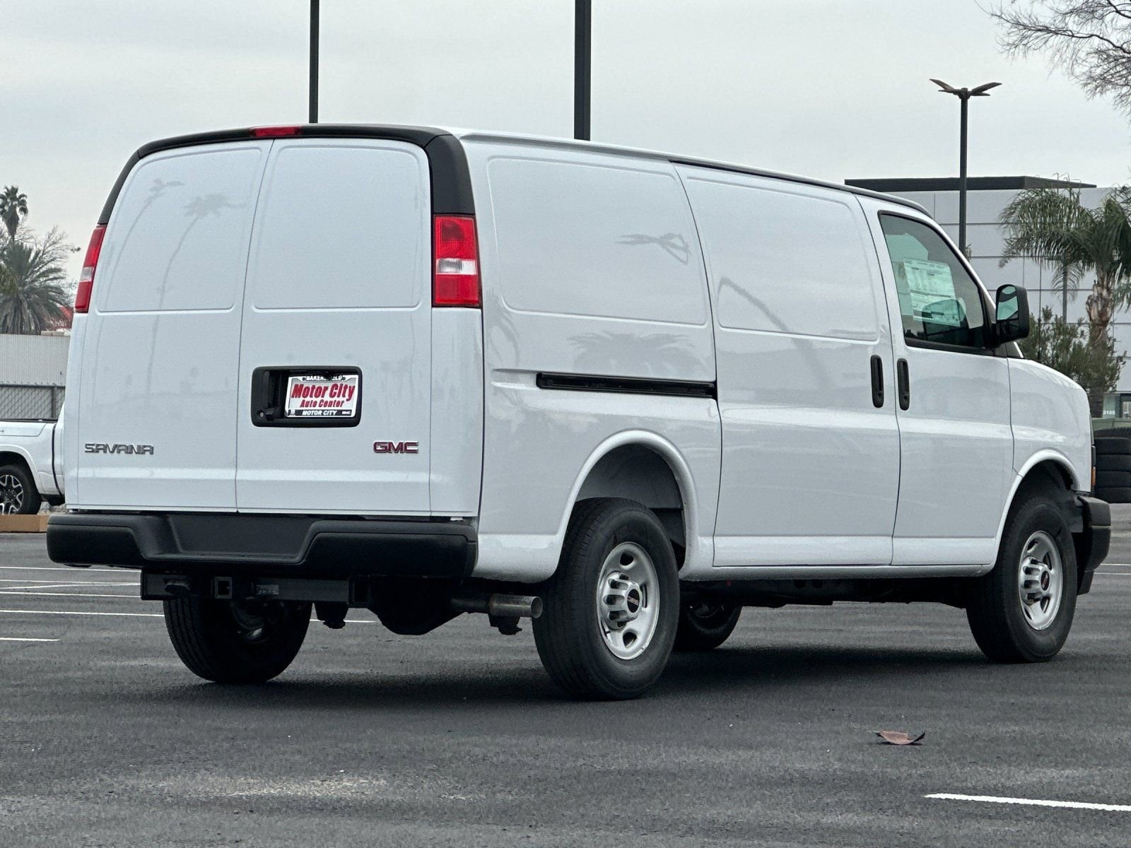 2025 GMC Savana Cargo Work Van photo 2