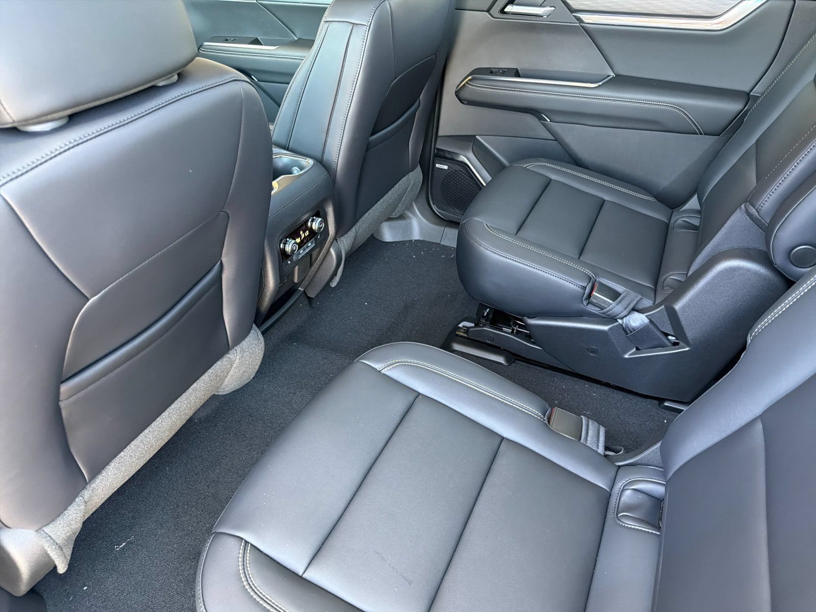 2026 GMC Acadia Elevation - Photo 11