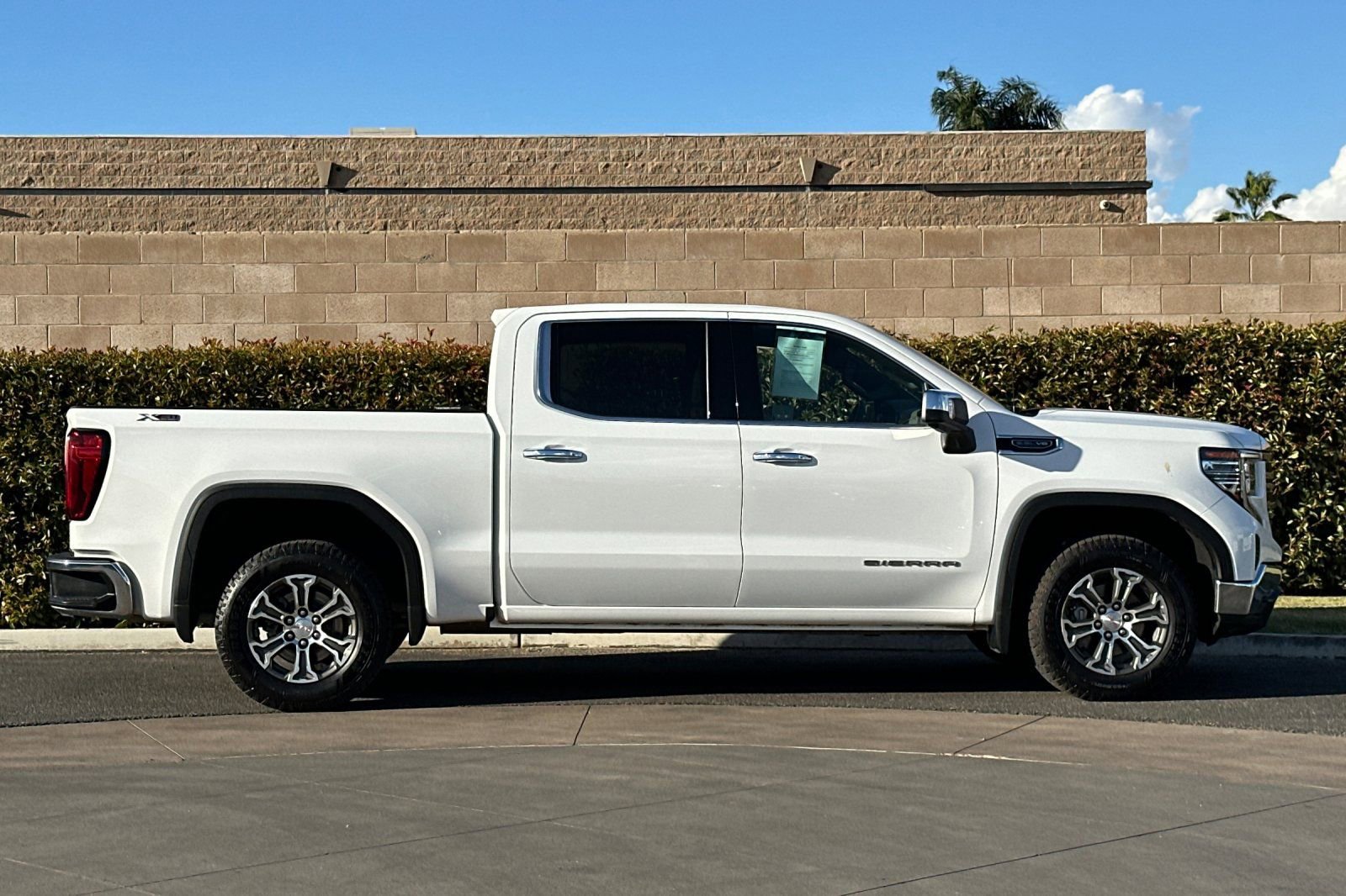 2022 Gmc Sierra 1500 SLT photo 3