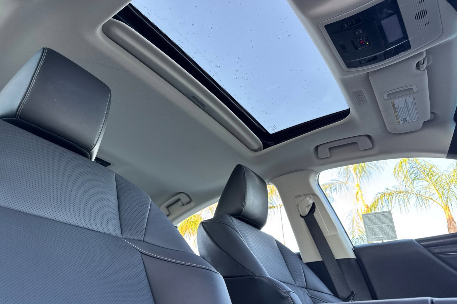 2024 Lexus ES 350 - Photo 17