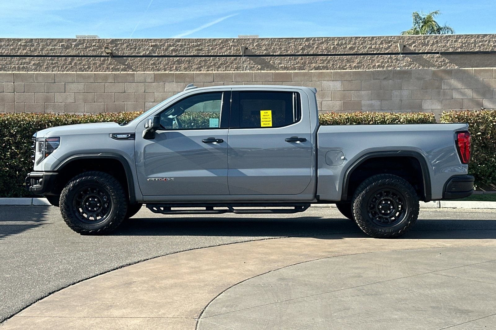2024 GMC Sierra 1500 AT4X - Photo 7