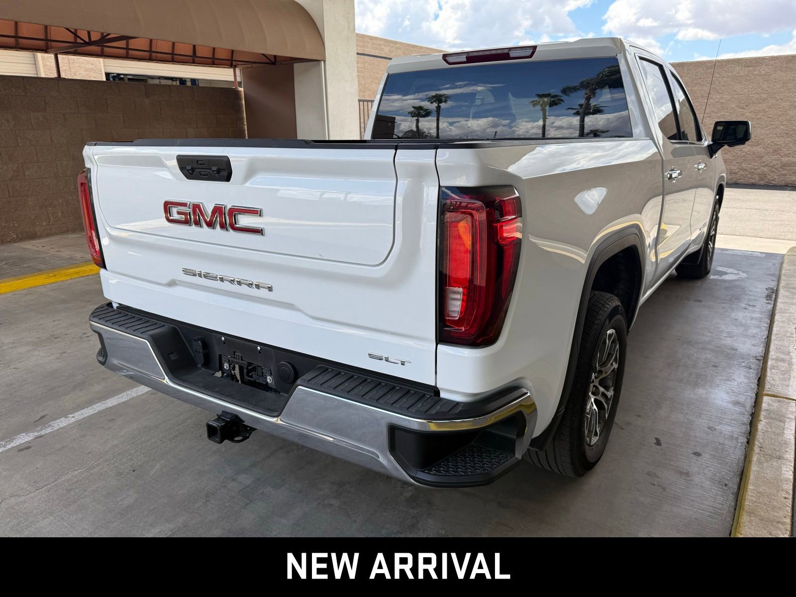 2025 GMC Sierra 1500 SLT photo 4