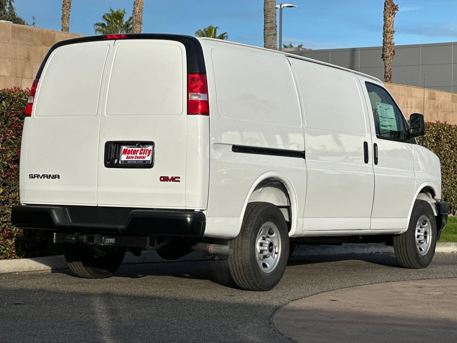 2025 GMC Savana Cargo Work Van photo 2
