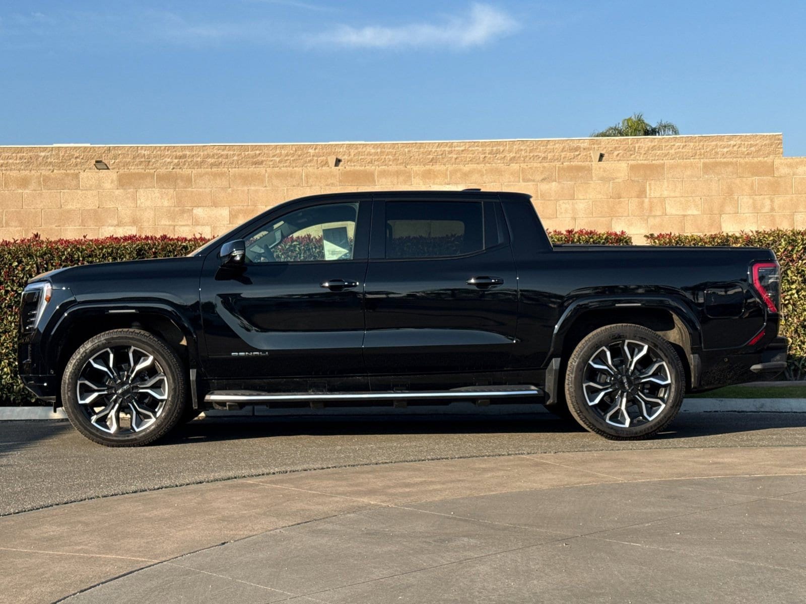 2025 GMC Sierra EV Denali - Photo 6