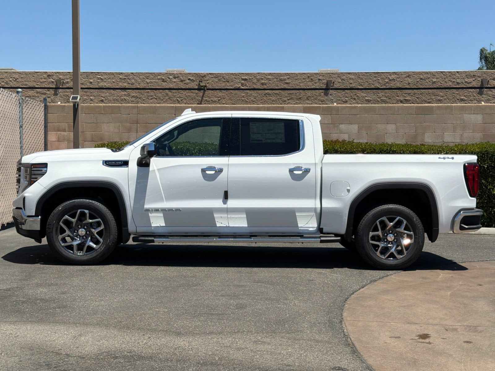 2026 GMC Sierra 1500 SLT - Photo 6