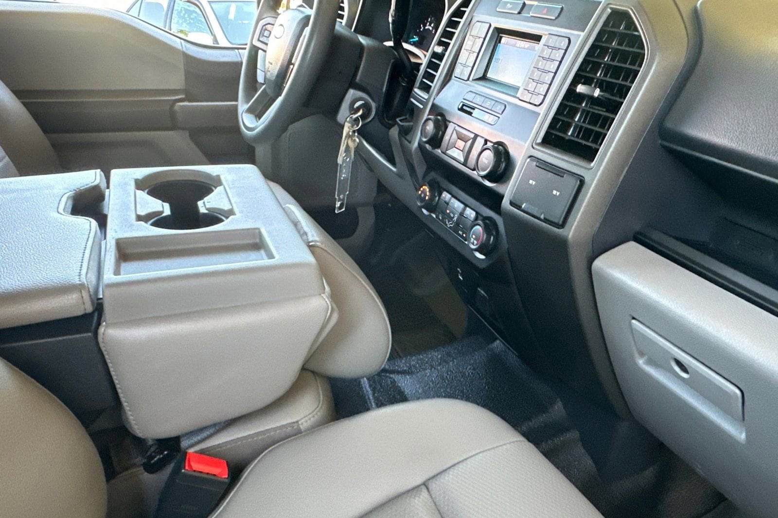 2022 Ford F-350 Super Duty Chassis Cab XL - Photo 15