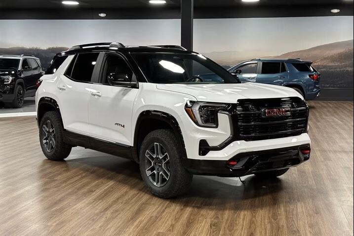 2025_GMC_Terrain_live_013_717.jpg