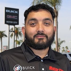 Staff member ISSAC VALDEPENA from 34b061d82446