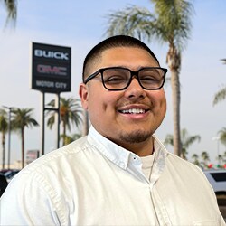 Staff member ANGEL VALDEZ from 161357eec563