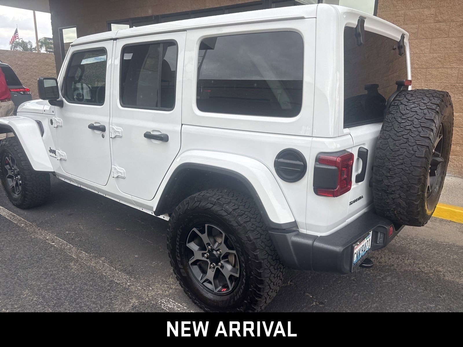 2025 Jeep Wrangler Sahara photo 2