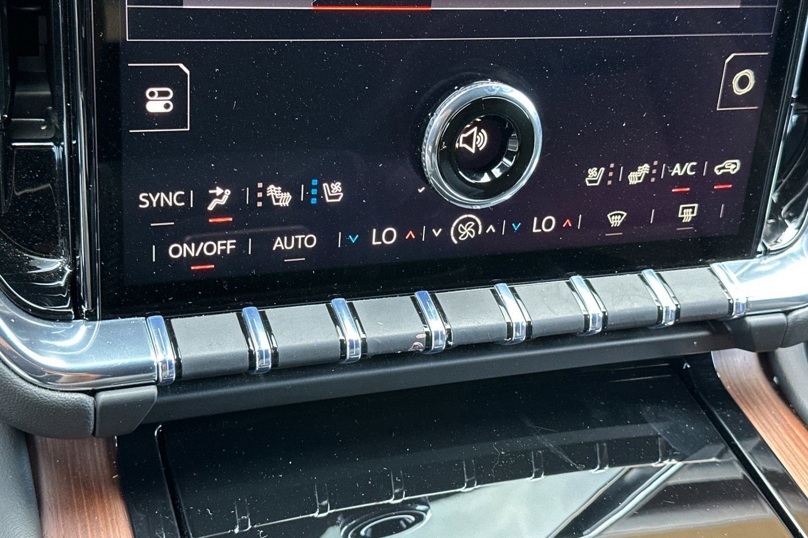 2026 GMC Yukon Denali - Photo 23