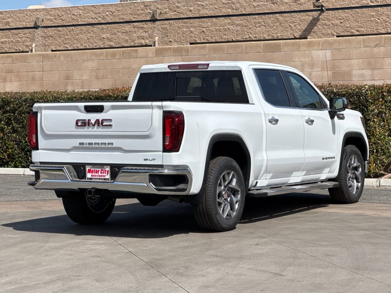 2026 GMC Sierra 1500 SLT photo 2
