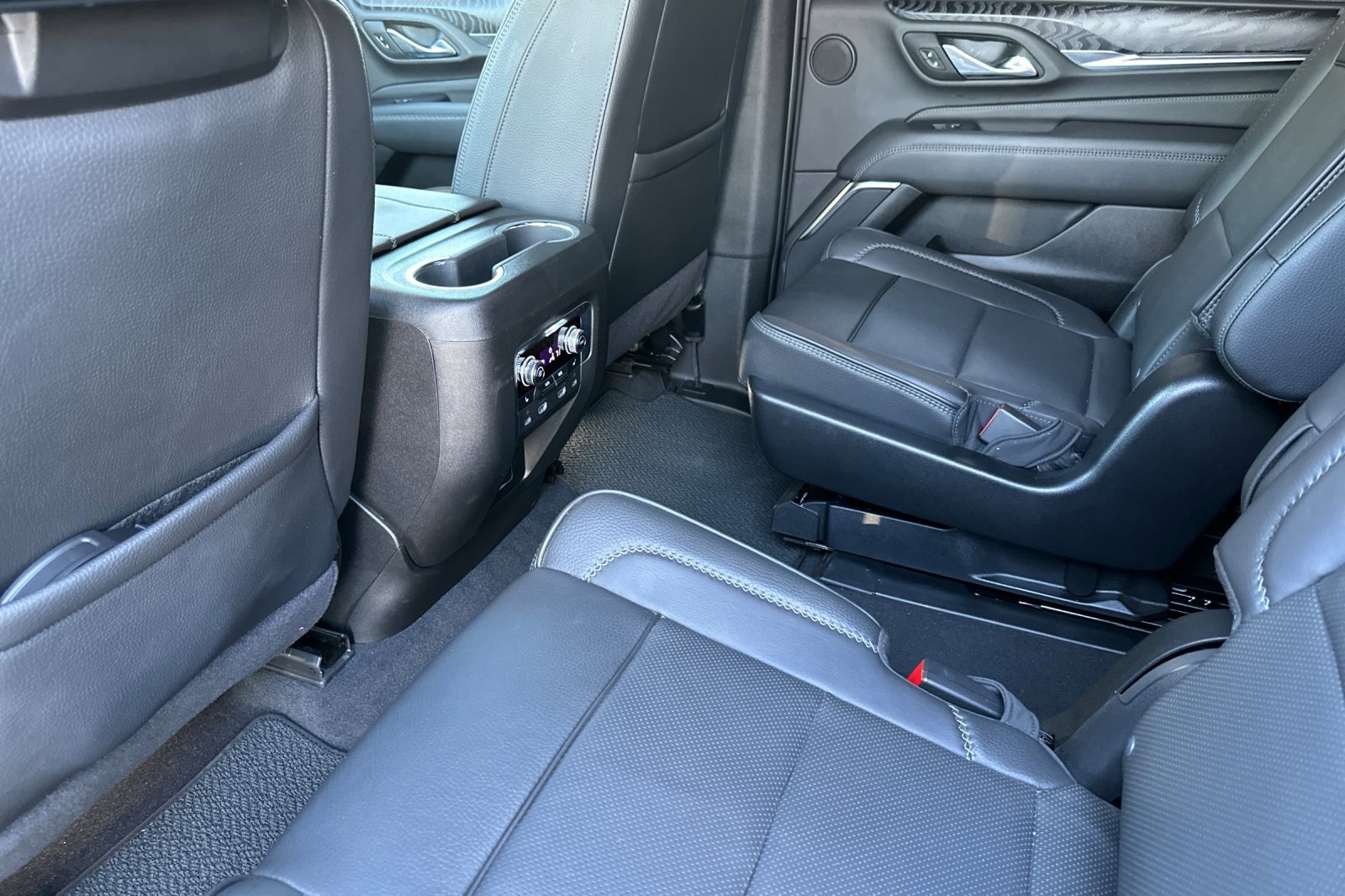 2024 GMC Yukon Denali - Photo 13