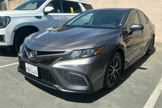 Used 2022 Toyota Camry SE with VIN 4T1T11AK0NU689727 for sale in Bakersfield, CA