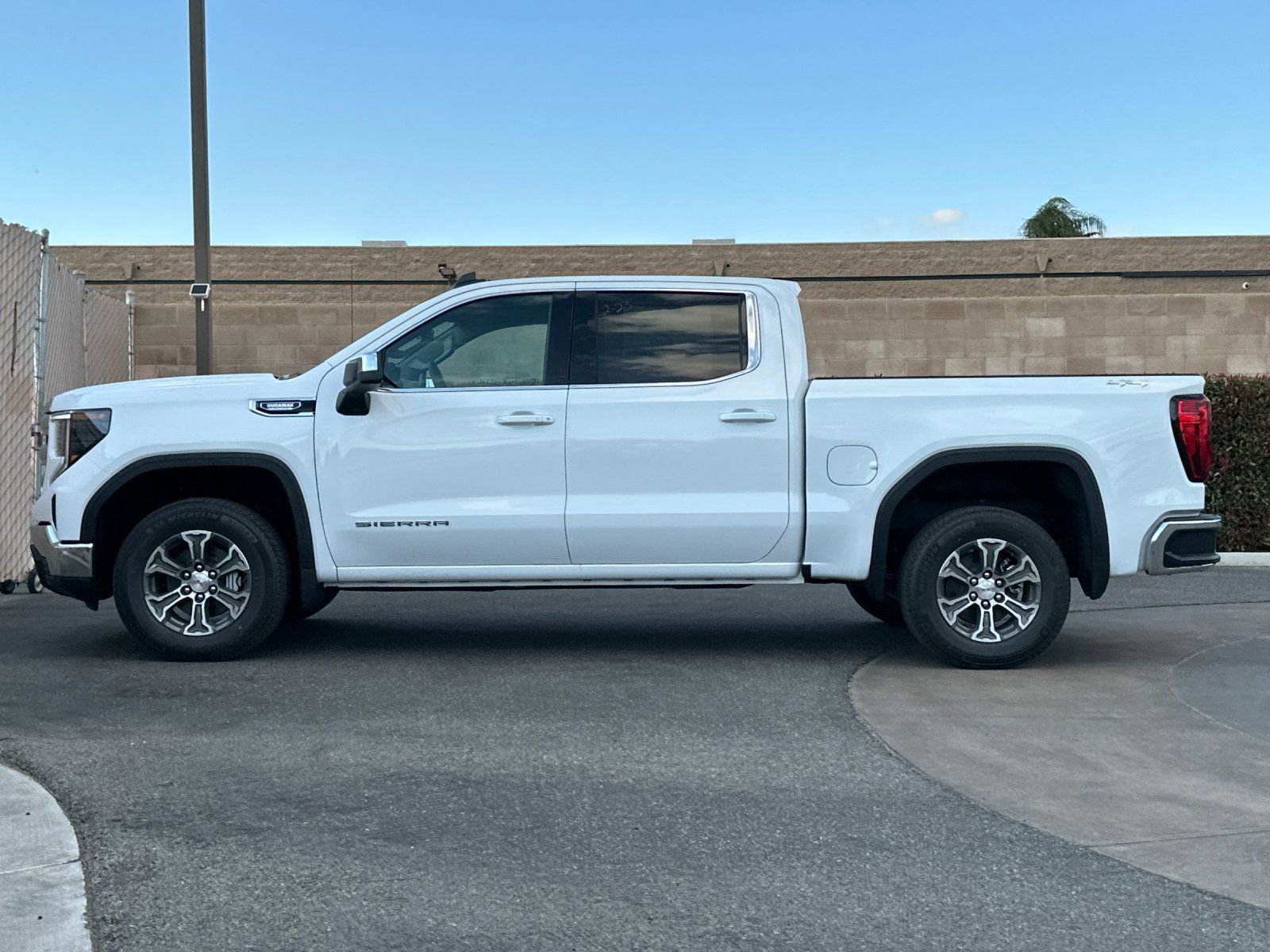 2026 GMC Sierra 1500 SLE photo 5
