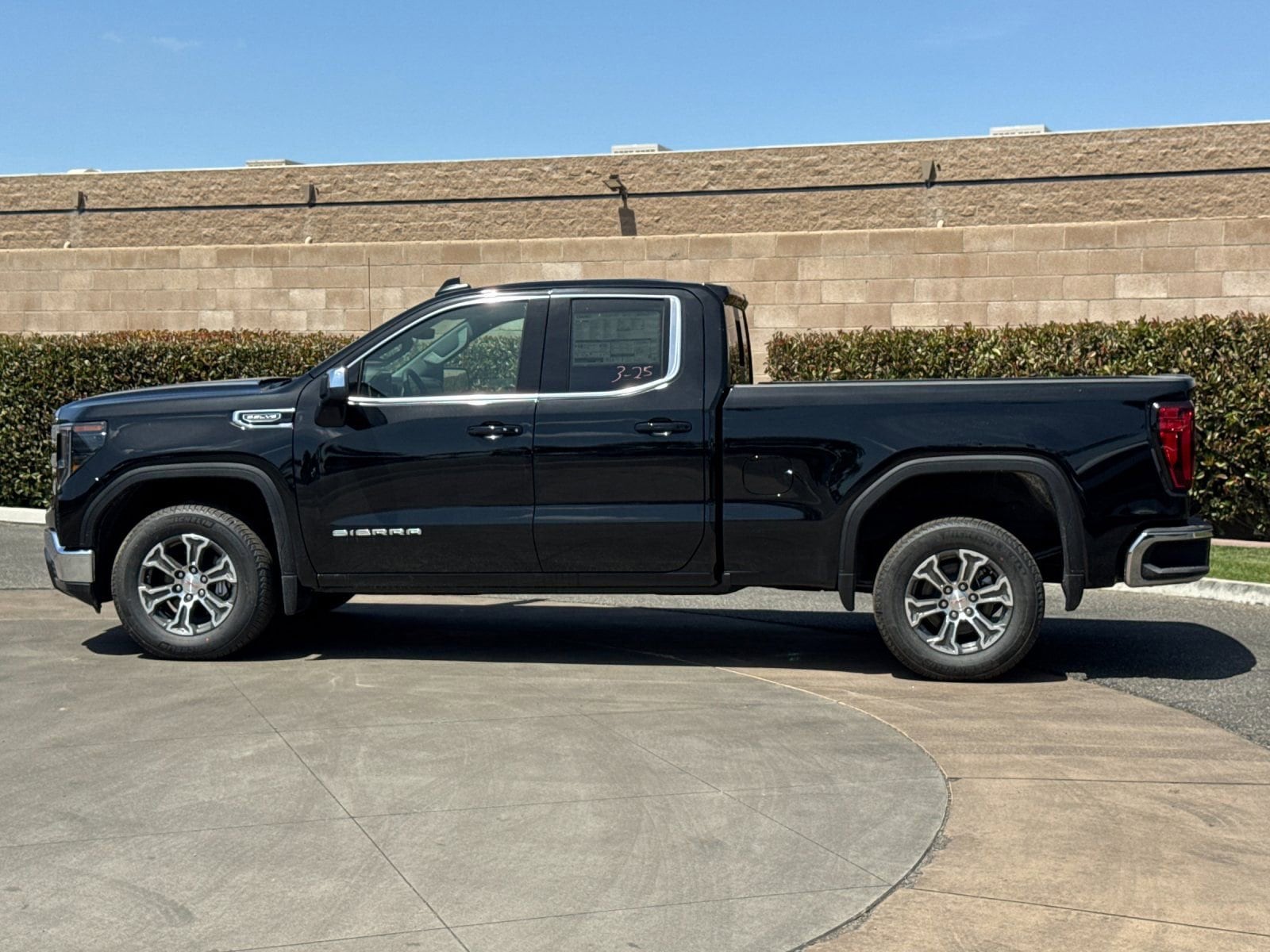 2026 GMC Sierra 1500 SLE photo 5