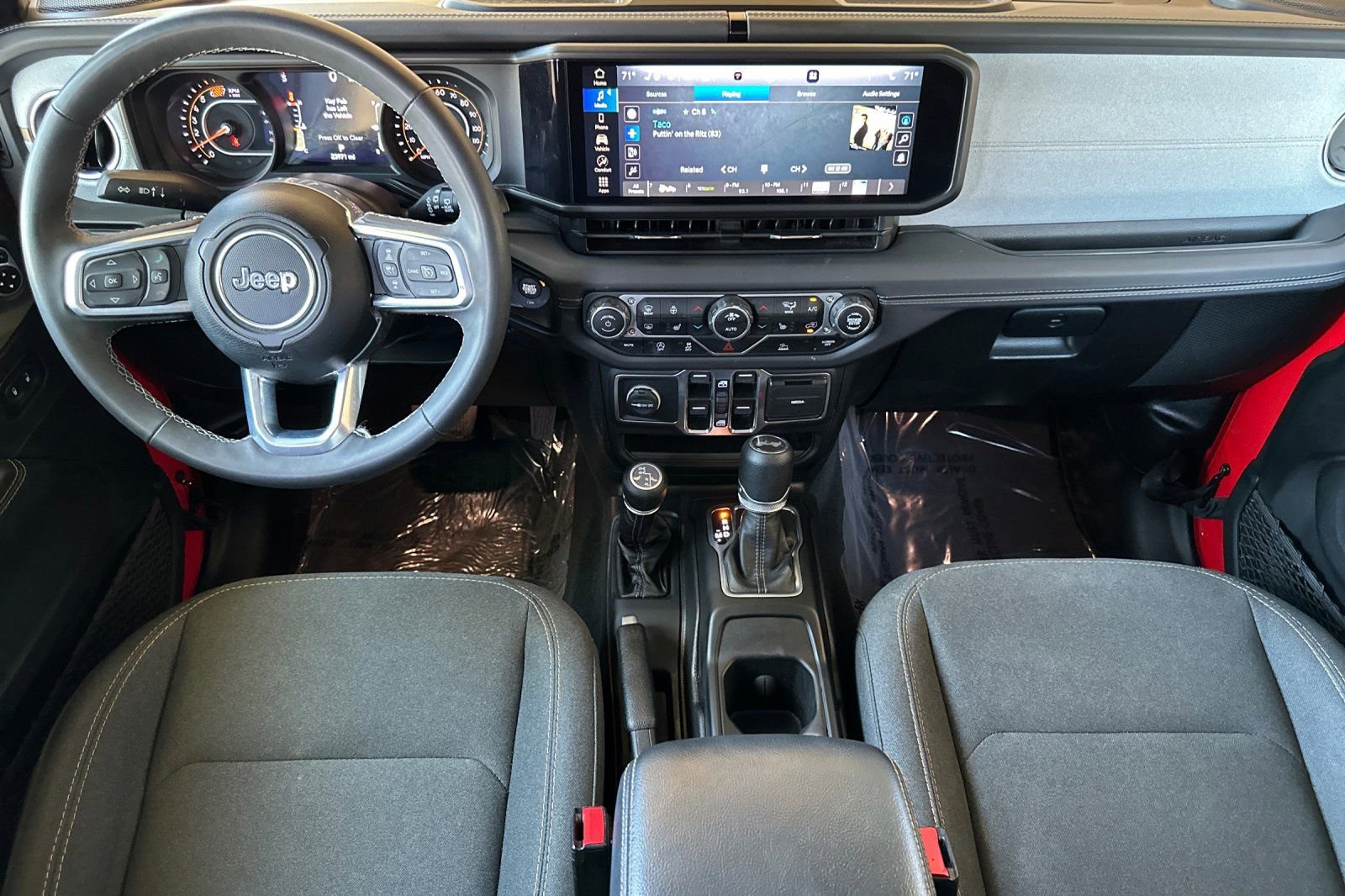 2025 Jeep Wrangler 4-Door Sahara - Photo 13
