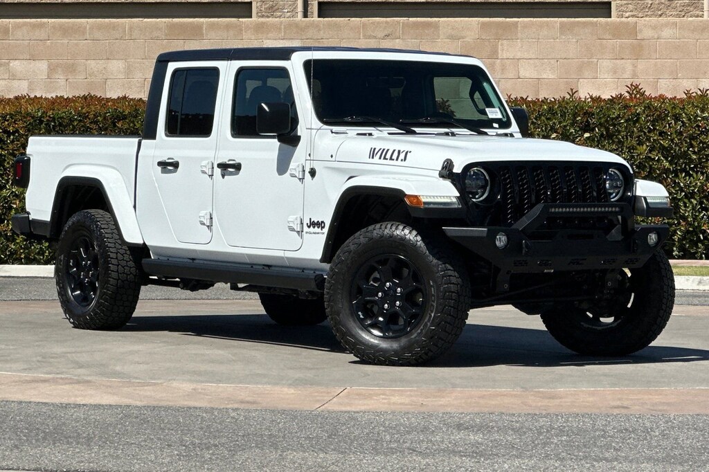 Used 2023 Jeep Gladiator Willys 4x4 Truck