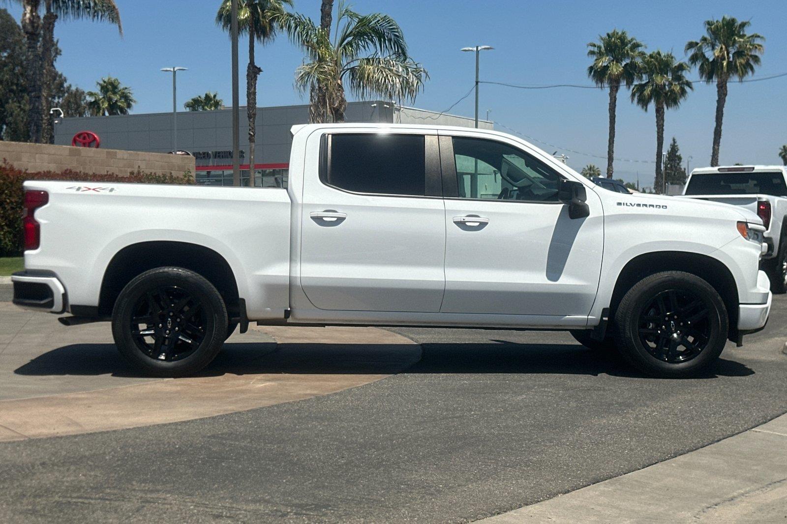 2023 Chevrolet Silverado 1500 RST photo 3