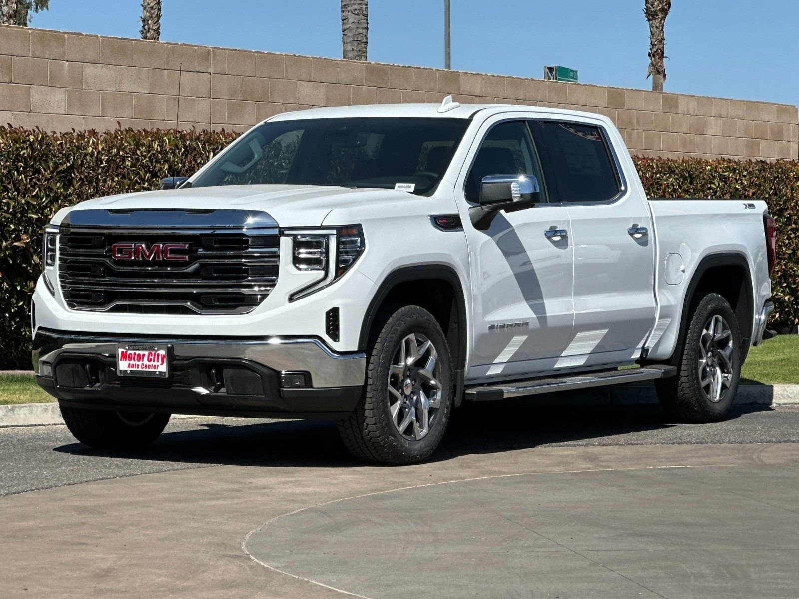 2026 GMC Sierra 1500 SLT photo 6