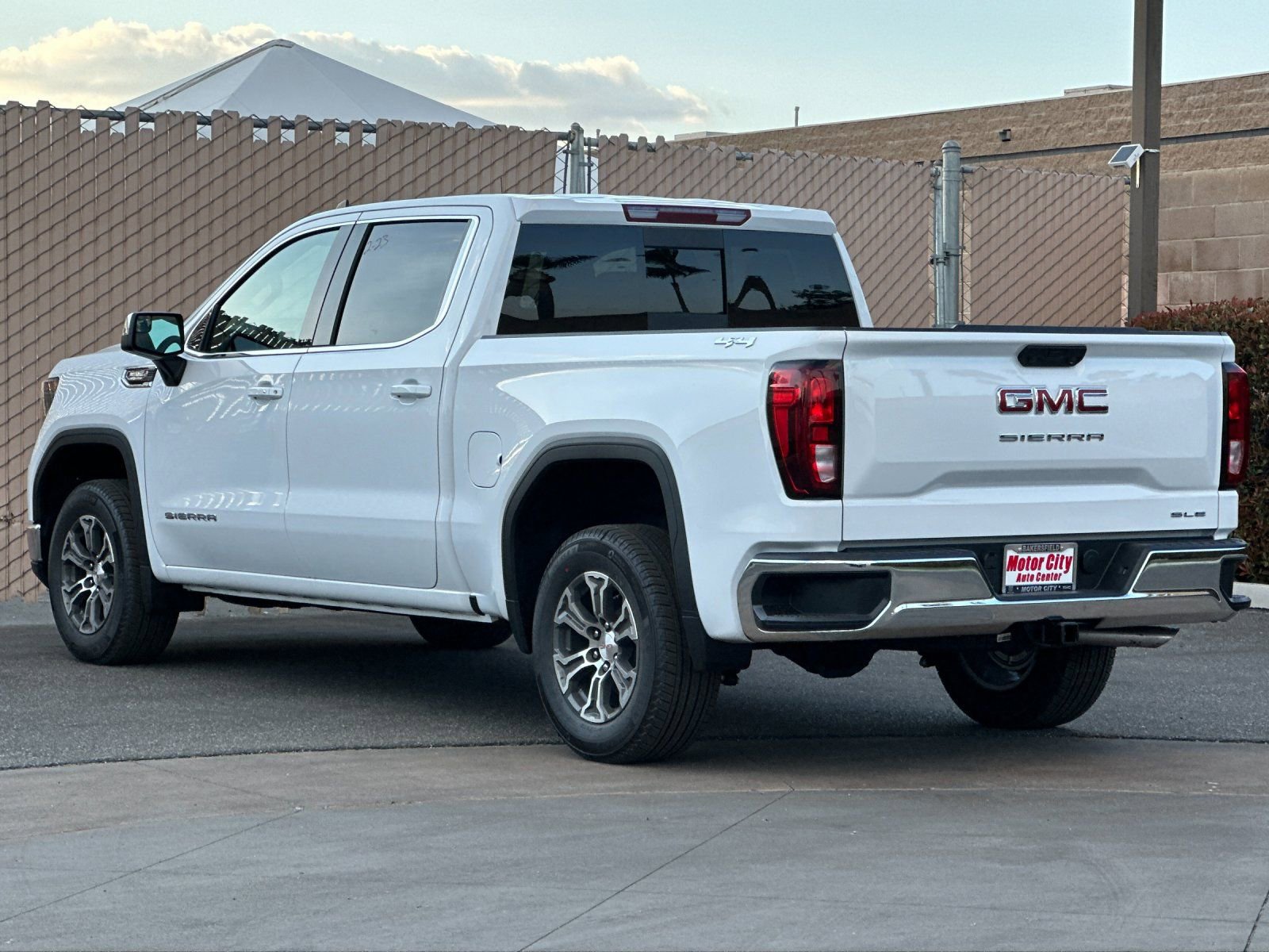 2026 GMC Sierra 1500 SLE photo 4