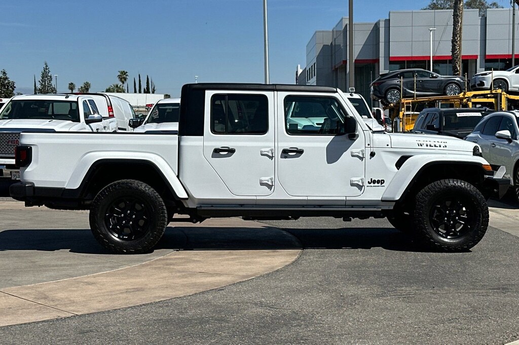 Used 2023 Jeep Gladiator Willys 4x4 Truck